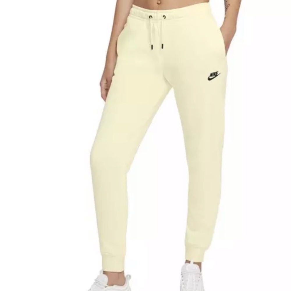 Nike Women's Sportswear Essential Fleece Pant Pale Yellow